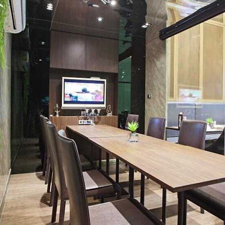 V Residence Serviced Apartment Bangkok Dış mekan fotoğraf