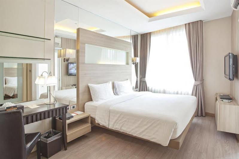 V Residence Serviced Apartment Bangkok Dış mekan fotoğraf